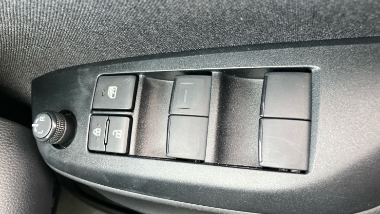 Toyota Yaris 1.5 Hybrid Design 5dr CVT Hybrid Hatchback